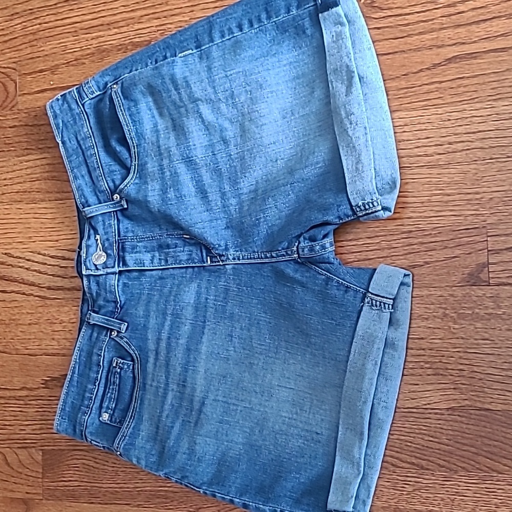 Levi's Signature Women's Size 8 Mid-Rise Cuffed Hem Denim Jean Shorts